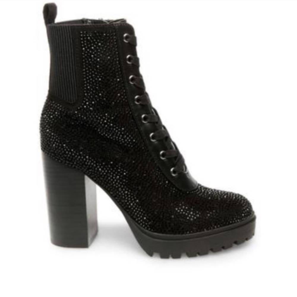 💕STEVE MADDEN LATCH BOOTIES💕